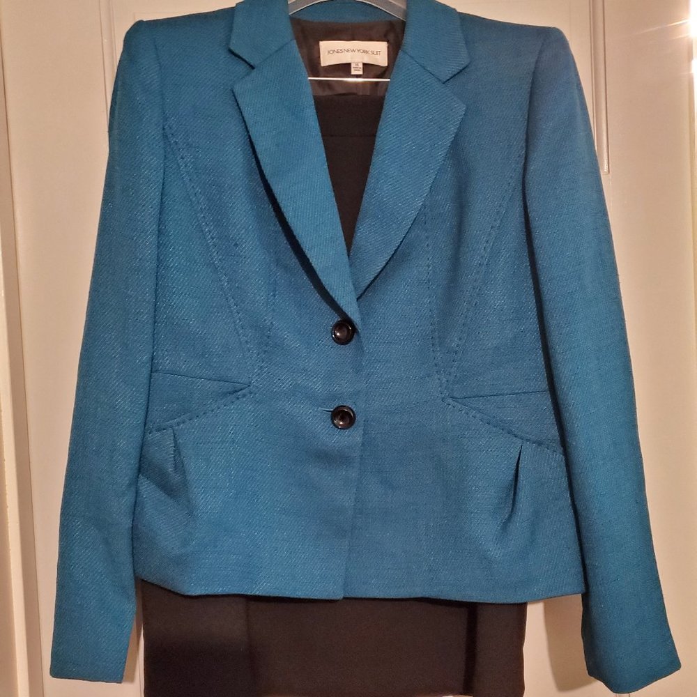 Jones New York Women's Suit - Size 14